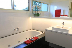Inglenook Luxury Spa Cottage for Two